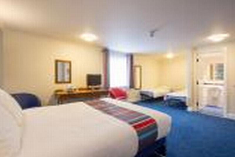 Travelodge Cardiff Airport Barry Exteriör bild