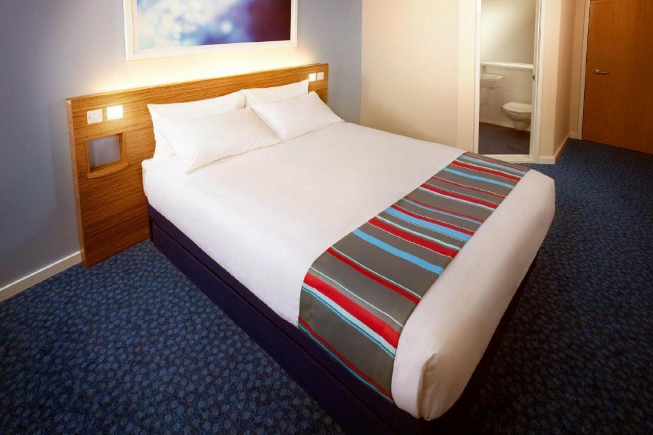 Travelodge Cardiff Airport Barry Exteriör bild
