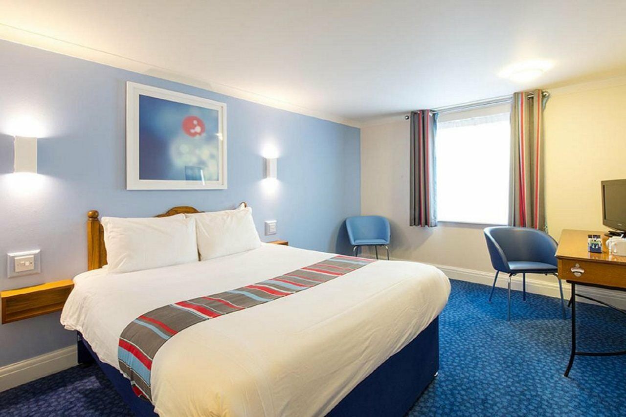 Travelodge Cardiff Airport Barry Exteriör bild