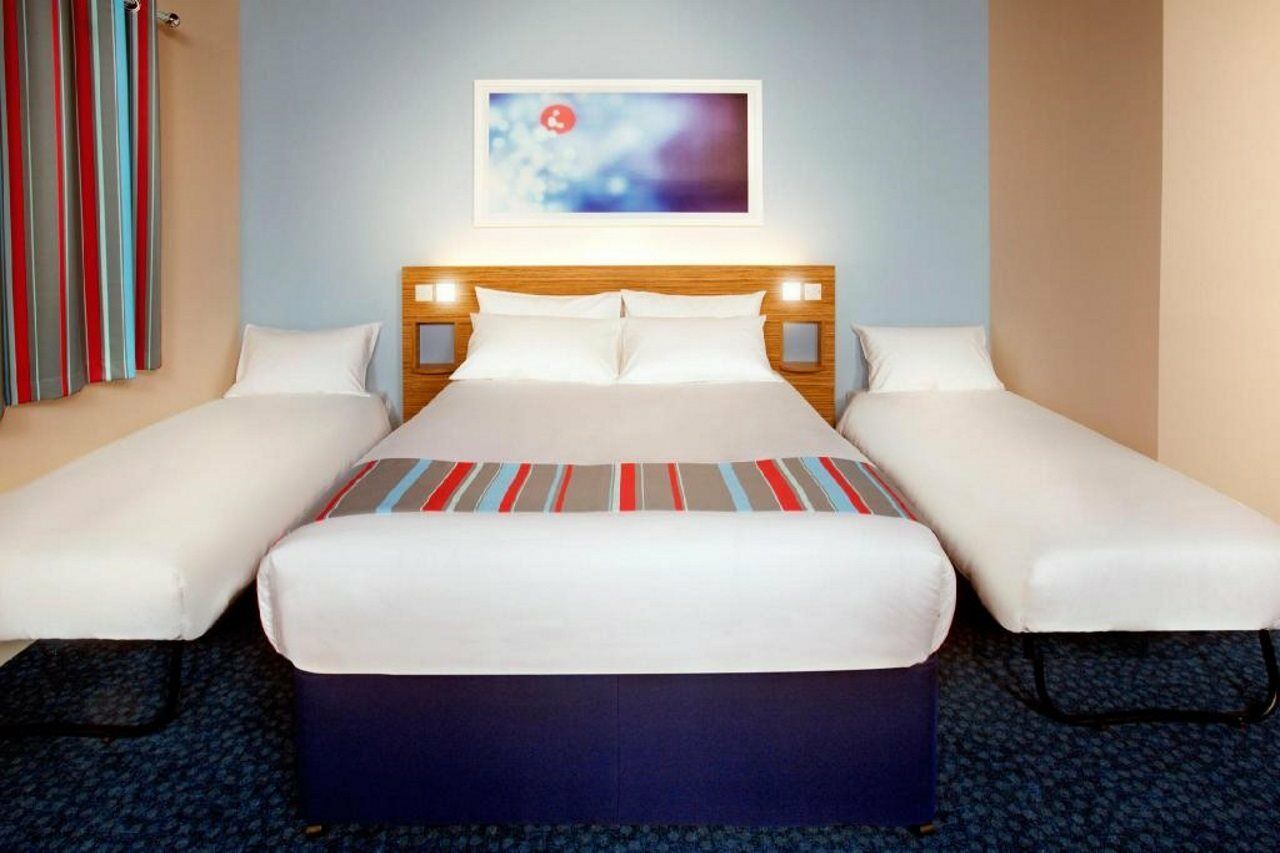 Travelodge Cardiff Airport Barry Exteriör bild